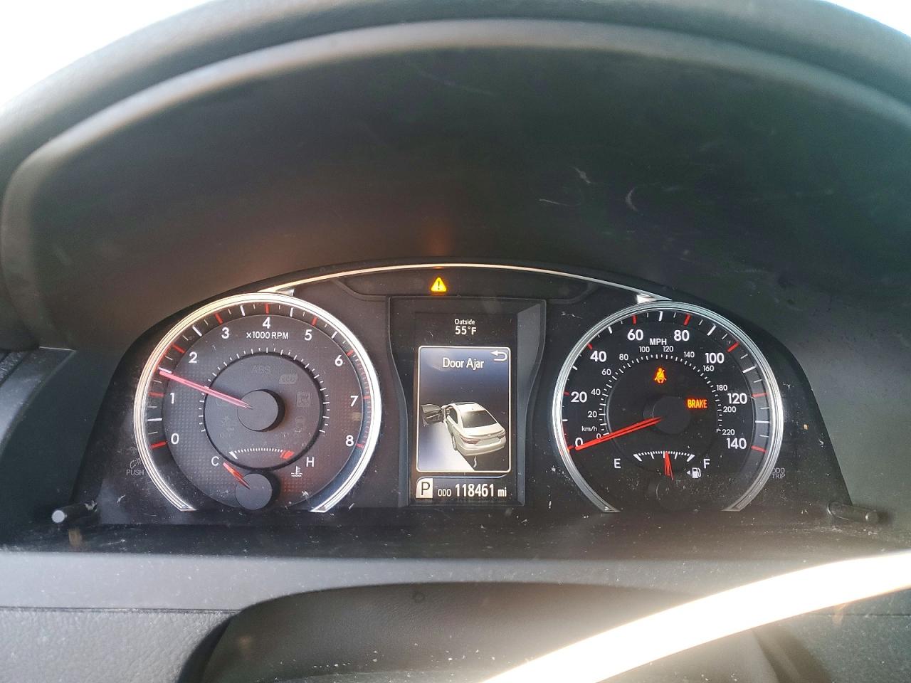 2015 TOYOTA CAMRY SE photo 17