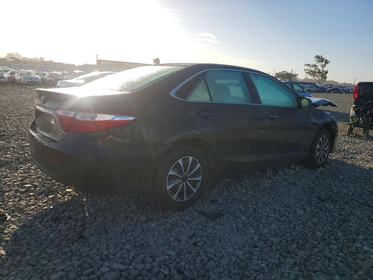 2015 TOYOTA CAMRY SE photo 5