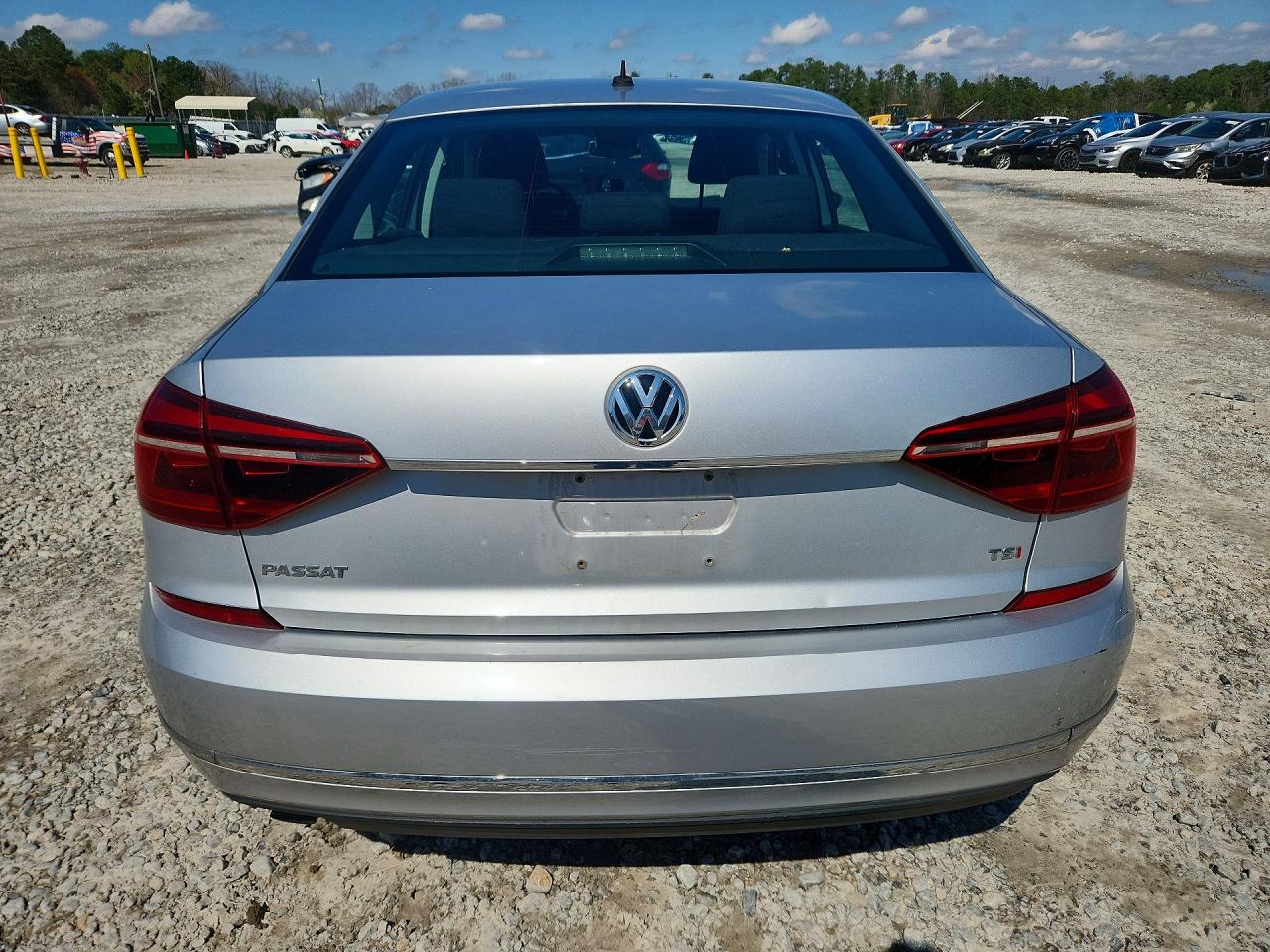 2017 VOLKSWAGEN PASSAT S photo 6