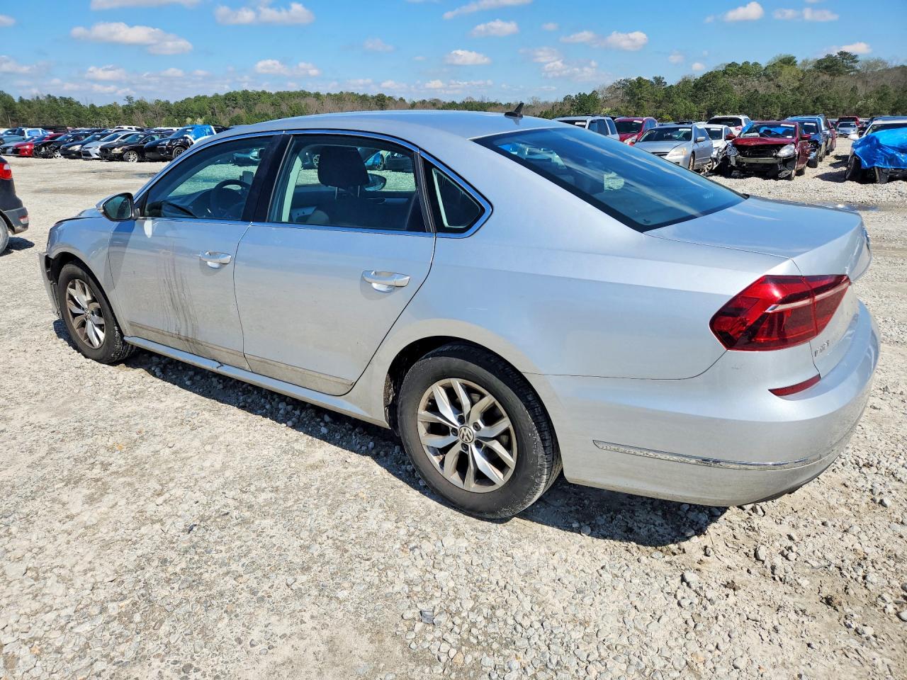 2017 VOLKSWAGEN PASSAT S photo 2