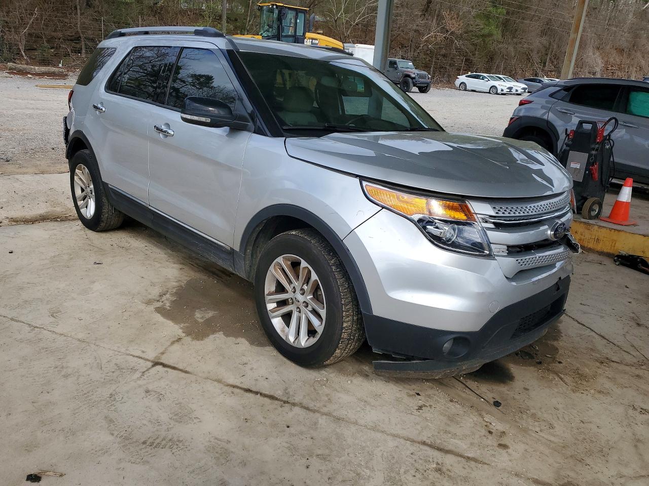 2015 FORD EXPLORER XLT photo 4