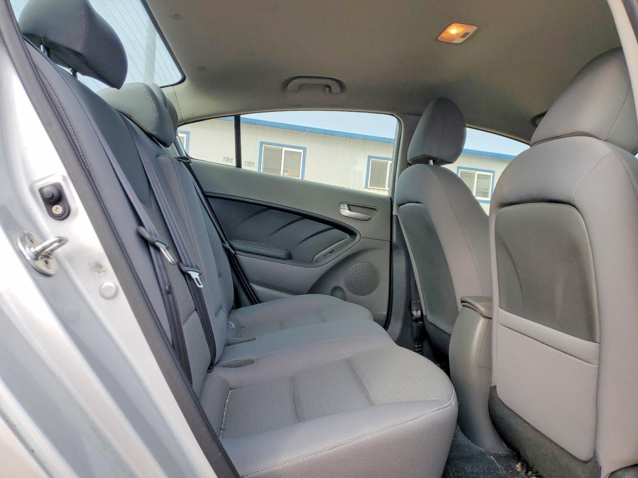 2017 KIA FORTE LX photo 10