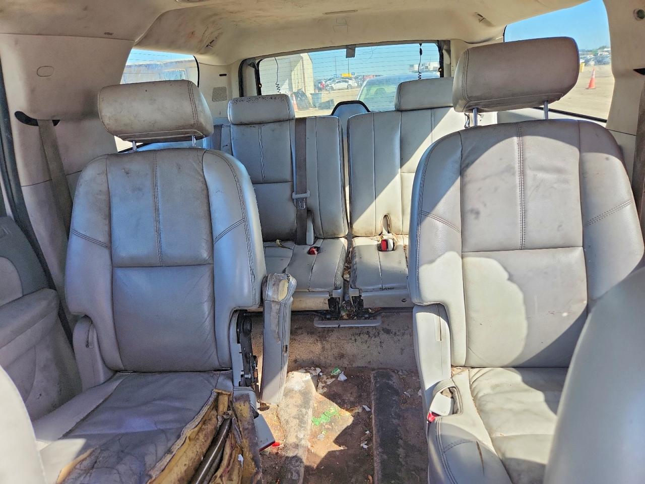 2007 CHEVROLET SUBURBAN C1500 photo 28