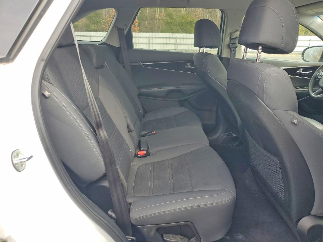 2017 KIA SORENTO LX photo 19