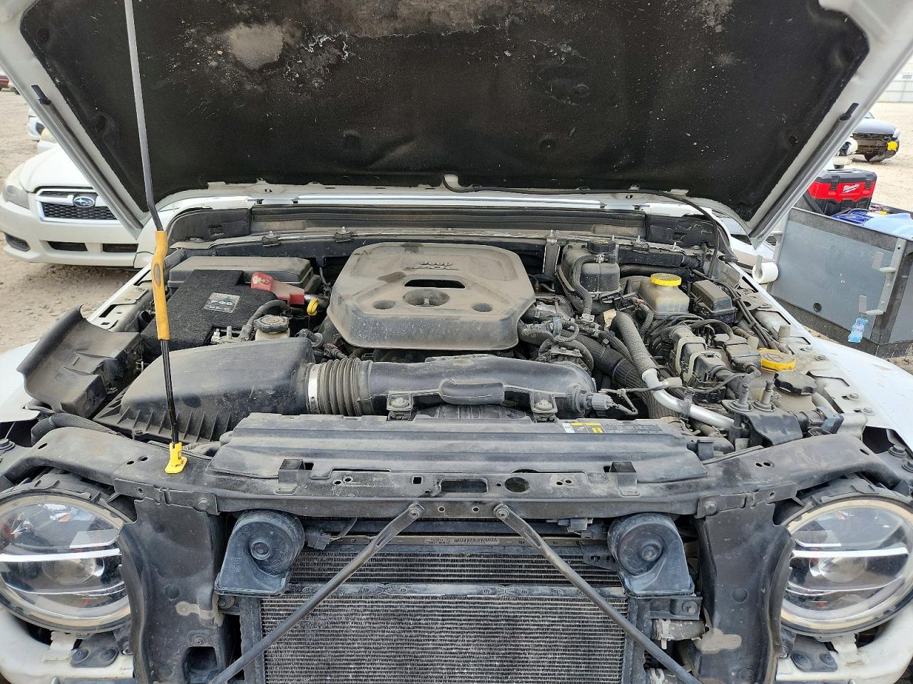 2018 JEEP WRANGLER UNLIMITED SAHARA photo 34