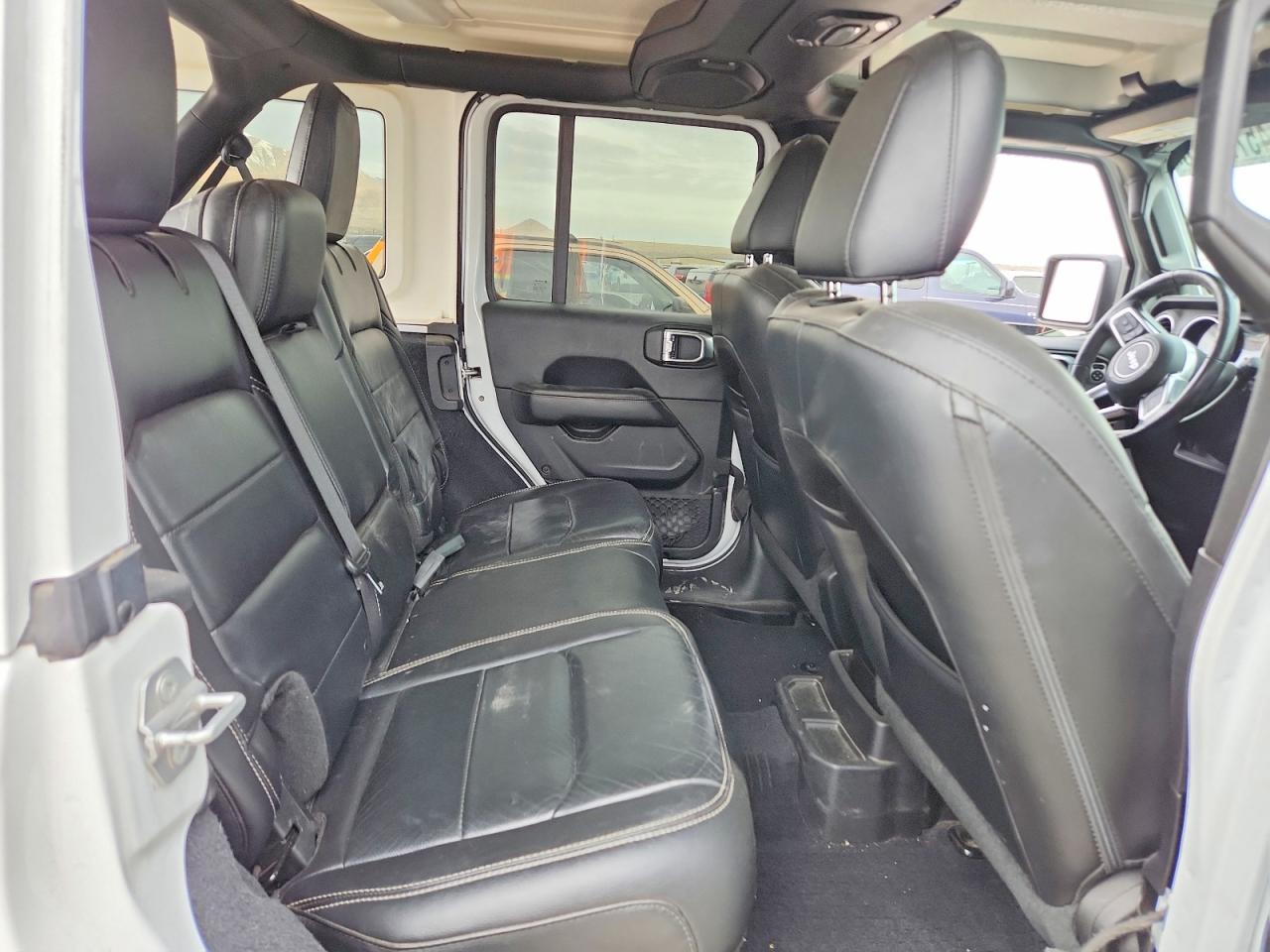 2018 JEEP WRANGLER UNLIMITED SAHARA photo 31