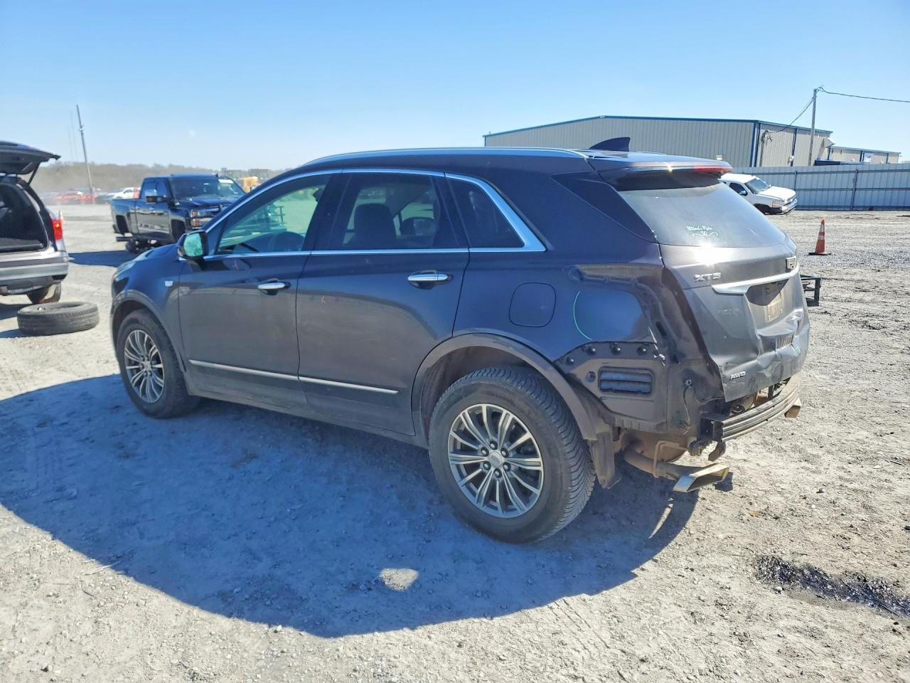 2017 CADILLAC XT5 LUXURY photo 2