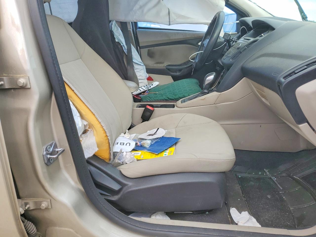 2017 FORD FOCUS SE photo 13