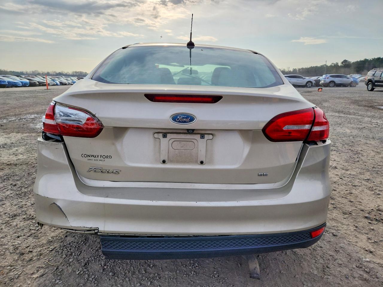 2017 FORD FOCUS SE photo 11