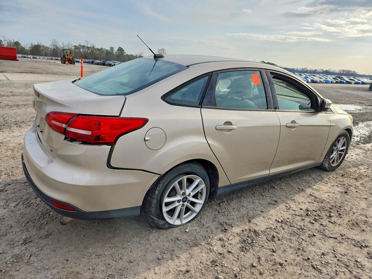 2017 FORD FOCUS SE photo 5