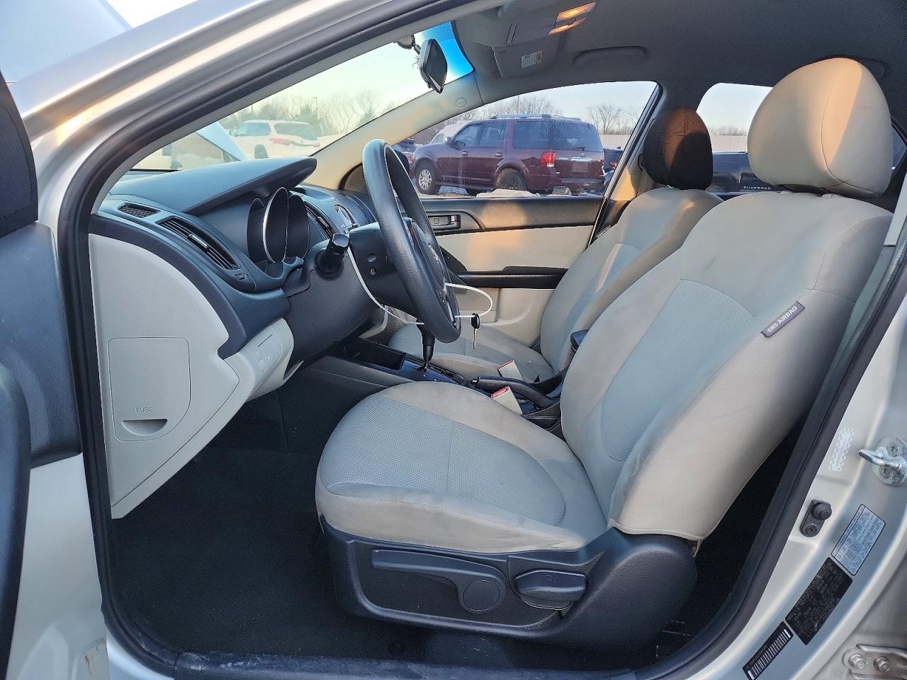 2010 KIA FORTE EX photo 19