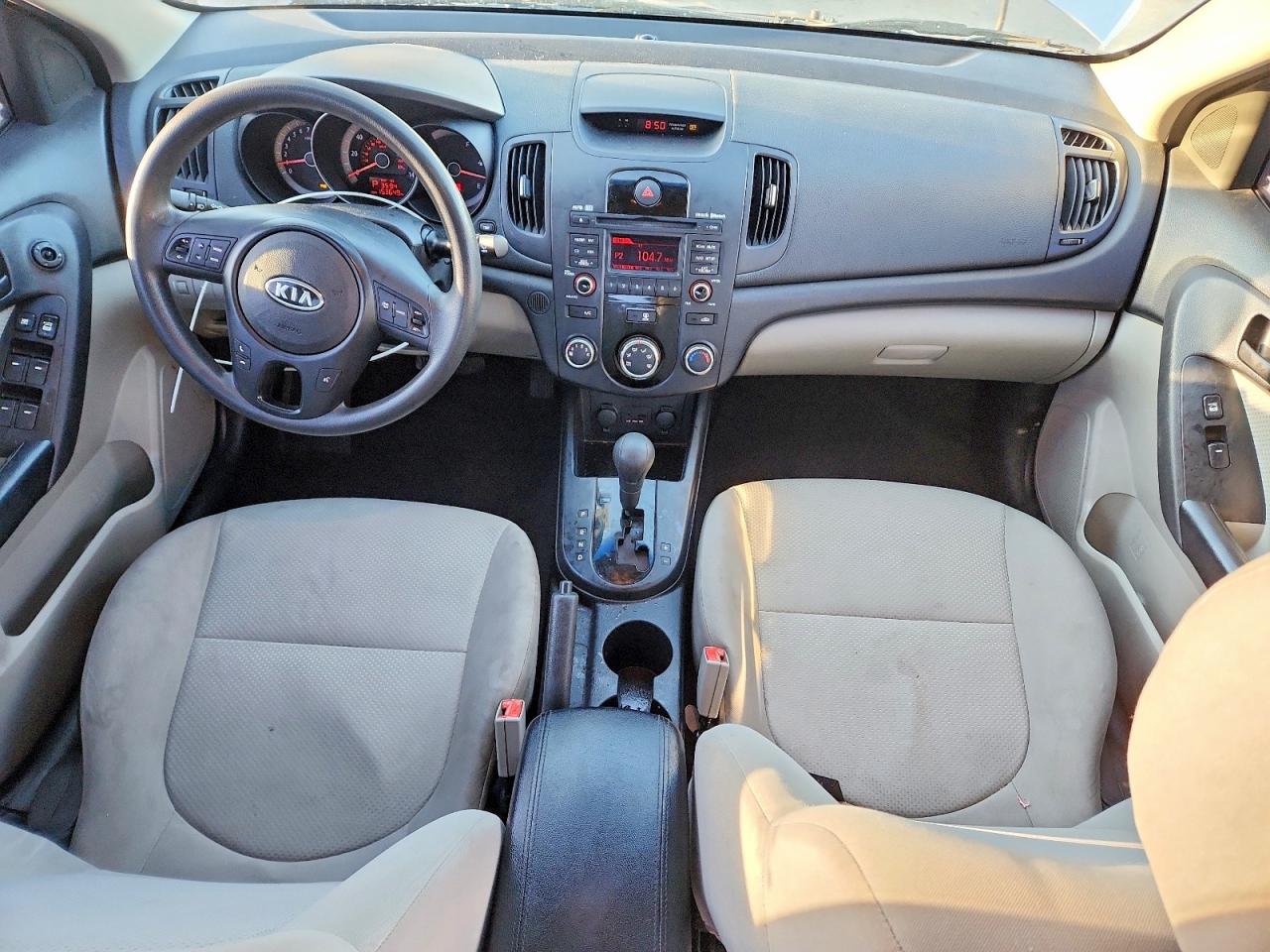 2010 KIA FORTE EX photo 22