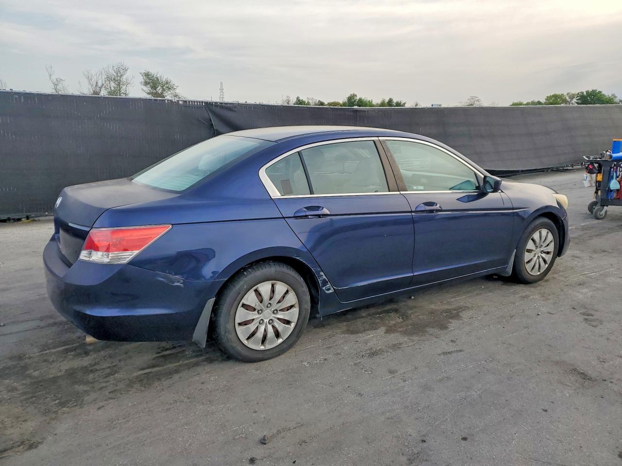 2010 HONDA ACCORD LX photo 3
