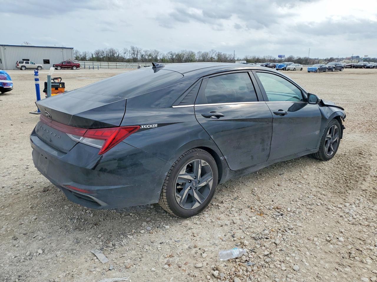 2022 HYUNDAI ELANTRA SEL photo 3