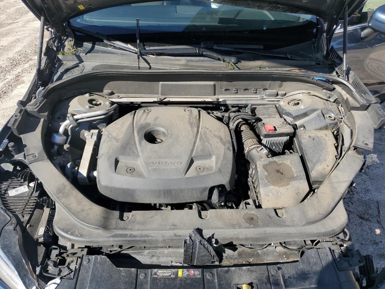 2021 VOLVO XC60 T6 MOMENTUM photo 21