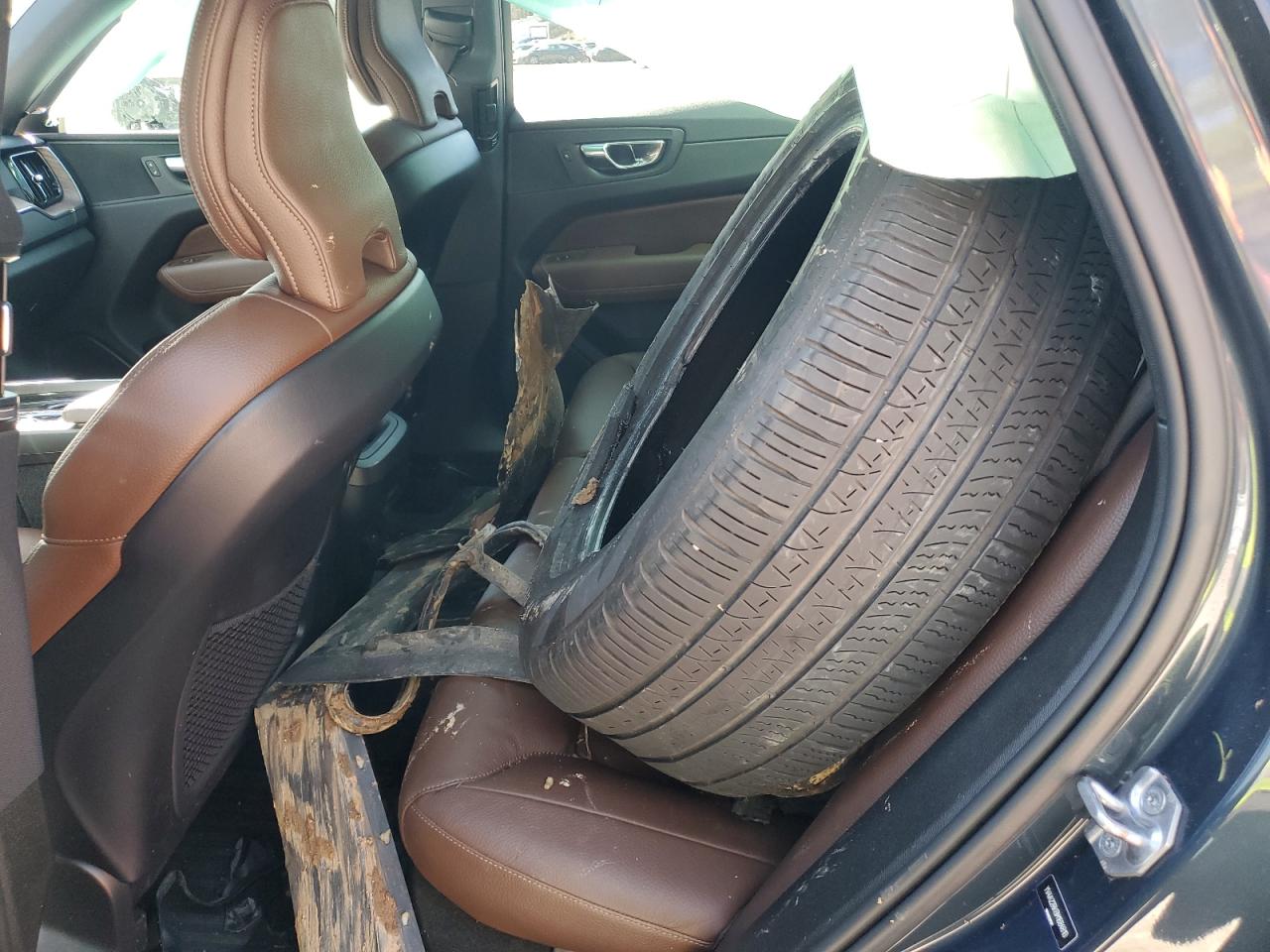2021 VOLVO XC60 T6 MOMENTUM photo 19