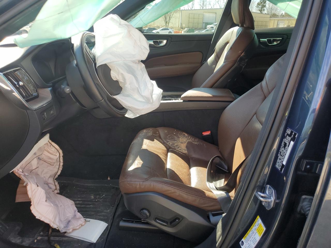 2021 VOLVO XC60 T6 MOMENTUM photo 13
