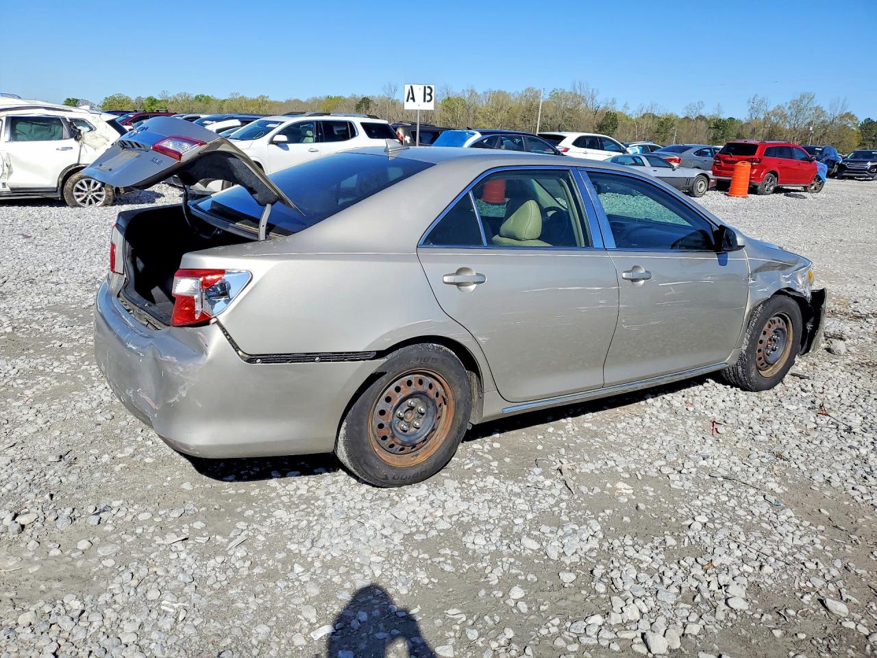 2013 TOYOTA CAMRY XLE photo 5