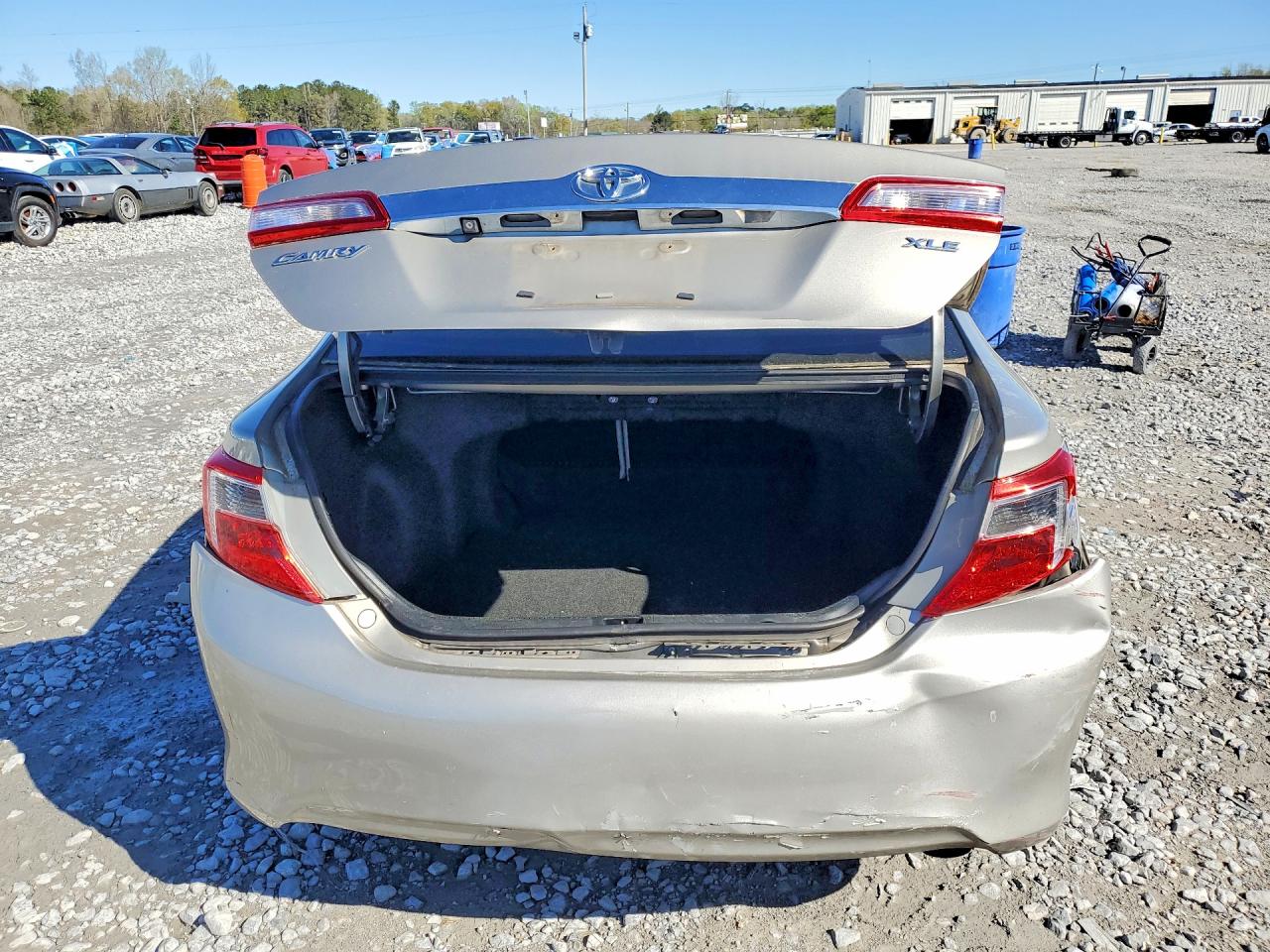 2013 TOYOTA CAMRY XLE photo 11