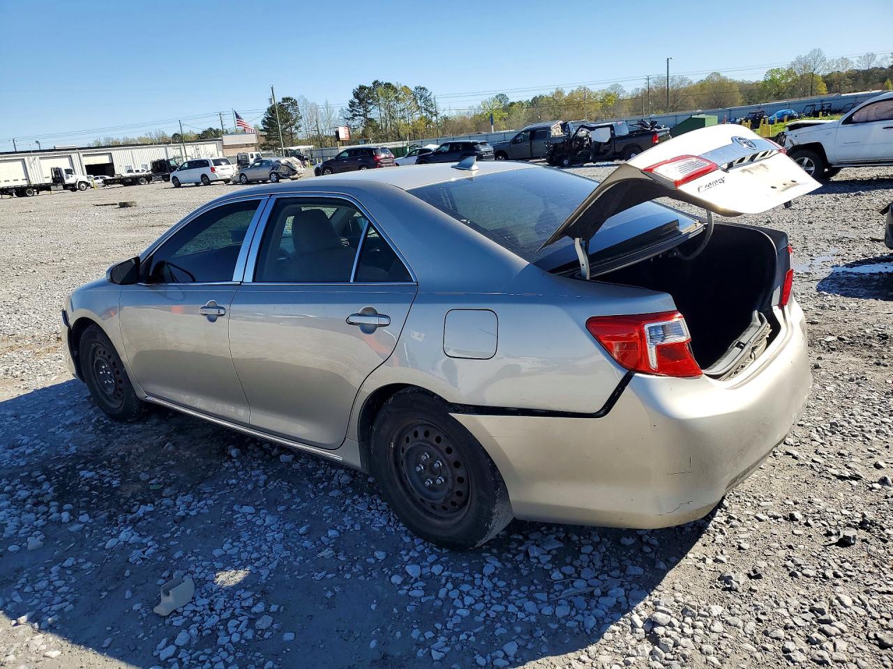2013 TOYOTA CAMRY XLE photo 3