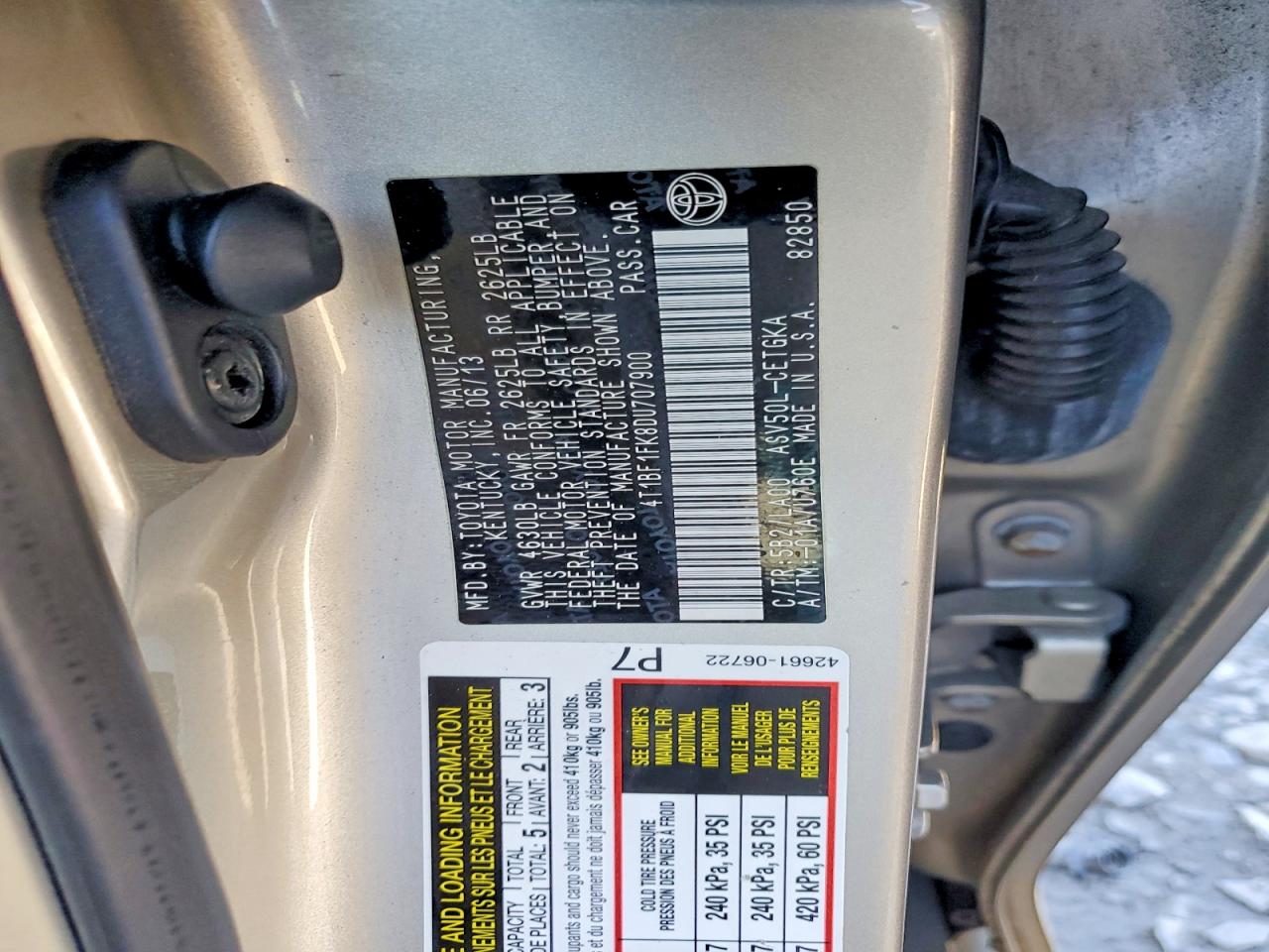 2013 TOYOTA CAMRY XLE photo 23