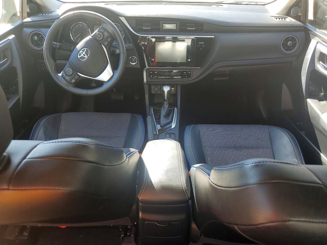 2017 TOYOTA COROLLA SE photo 8