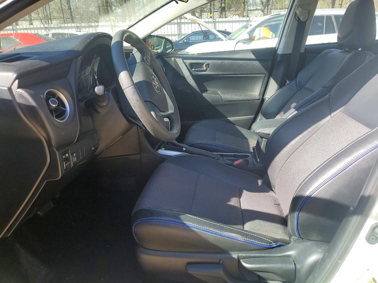 2017 TOYOTA COROLLA SE photo 7