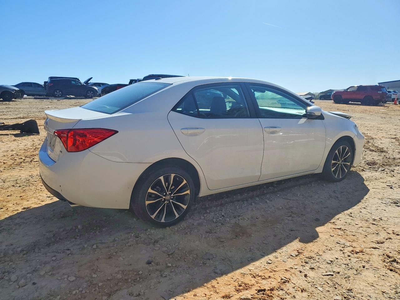 2017 TOYOTA COROLLA SE photo 3