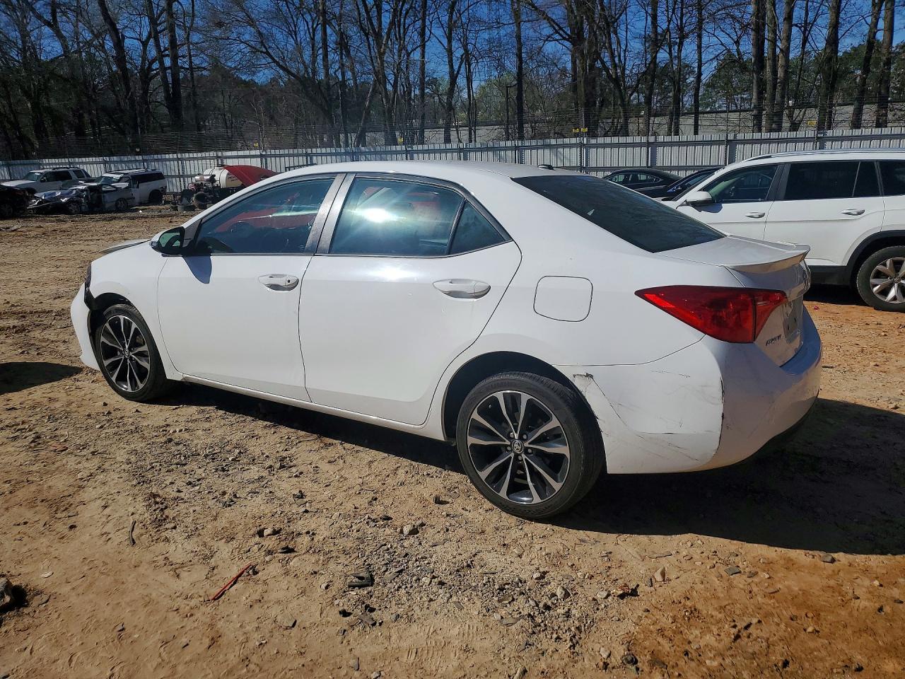 2017 TOYOTA COROLLA SE photo 2