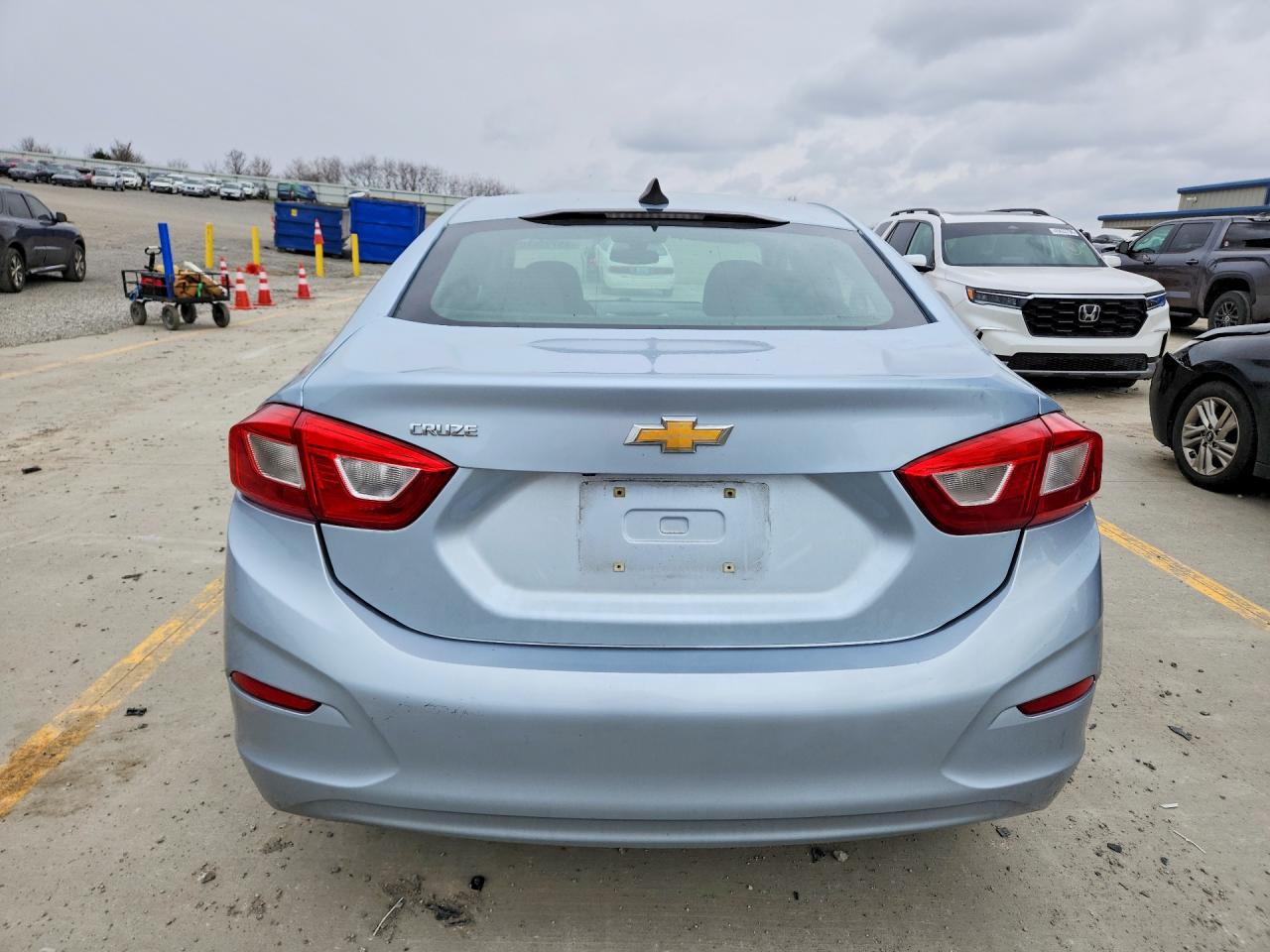2017 CHEVROLET CRUZE LS photo 11