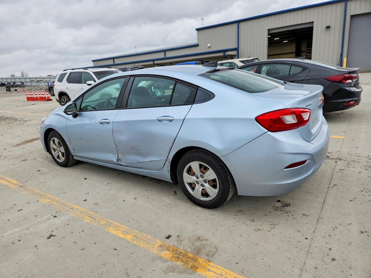 2017 CHEVROLET CRUZE LS photo 3