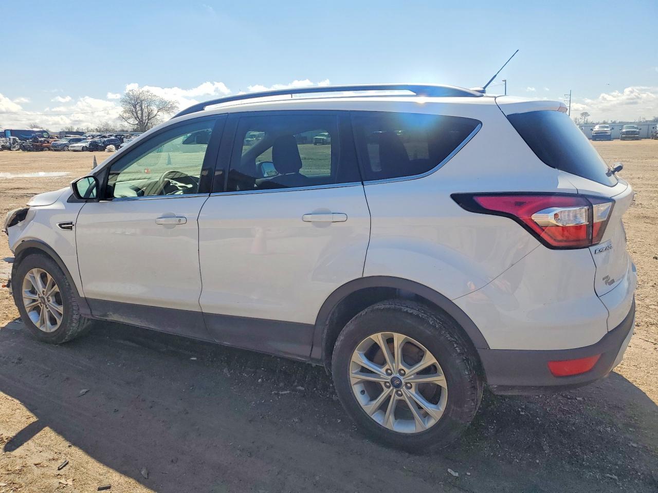 2018 FORD ESCAPE SE photo 2