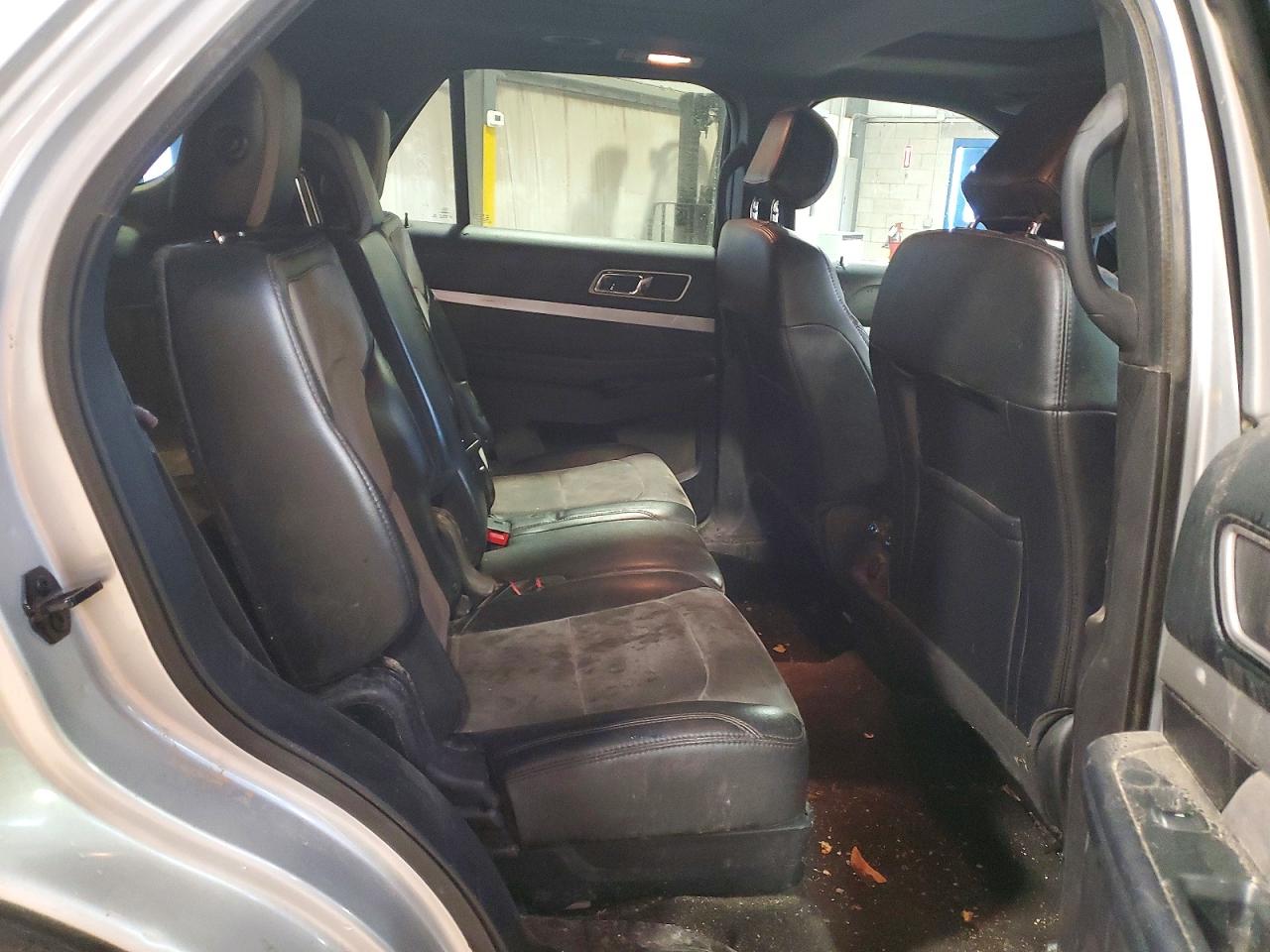 2017 FORD EXPLORER XLT photo 11