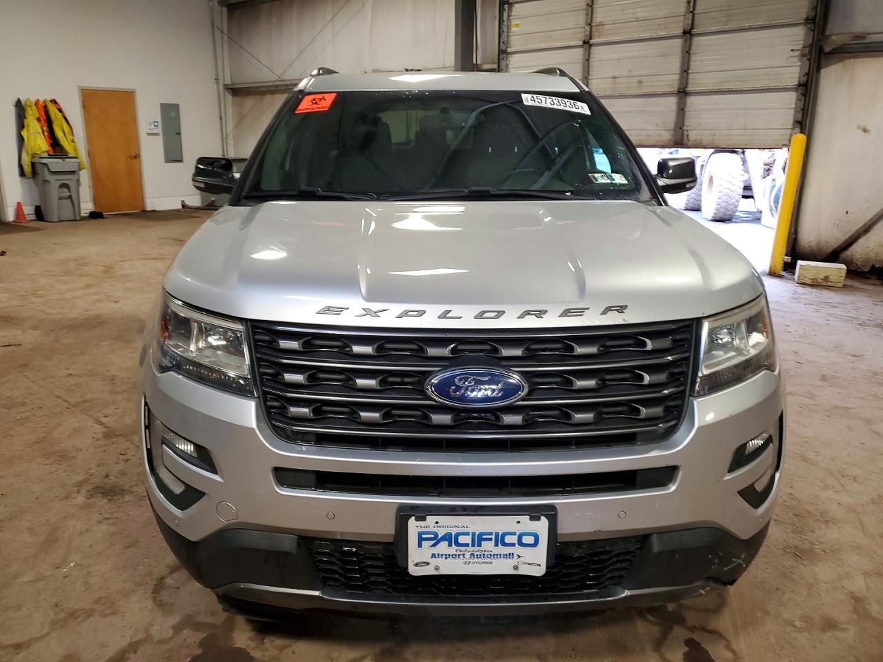 2017 FORD EXPLORER XLT photo 5