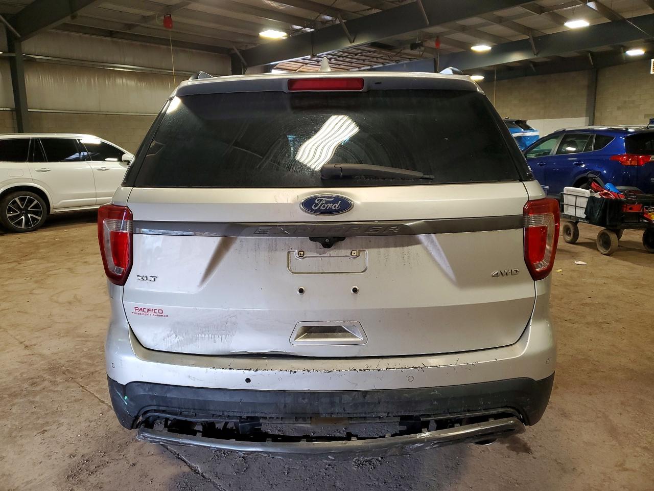 2017 FORD EXPLORER XLT photo 6