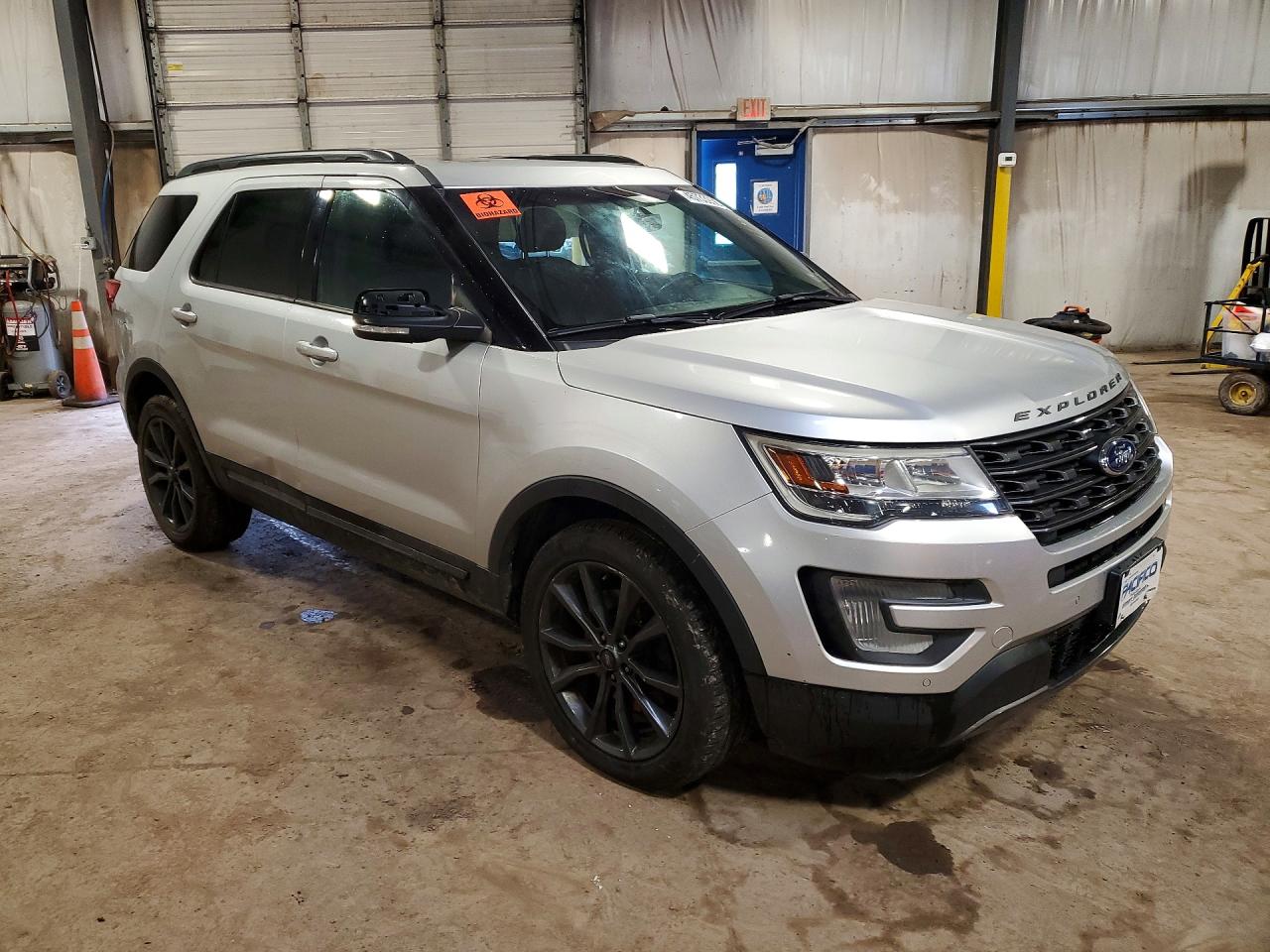 2017 FORD EXPLORER XLT photo 4