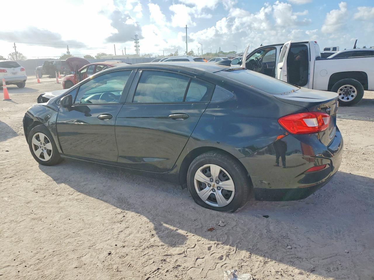2017 CHEVROLET CRUZE LS photo 3