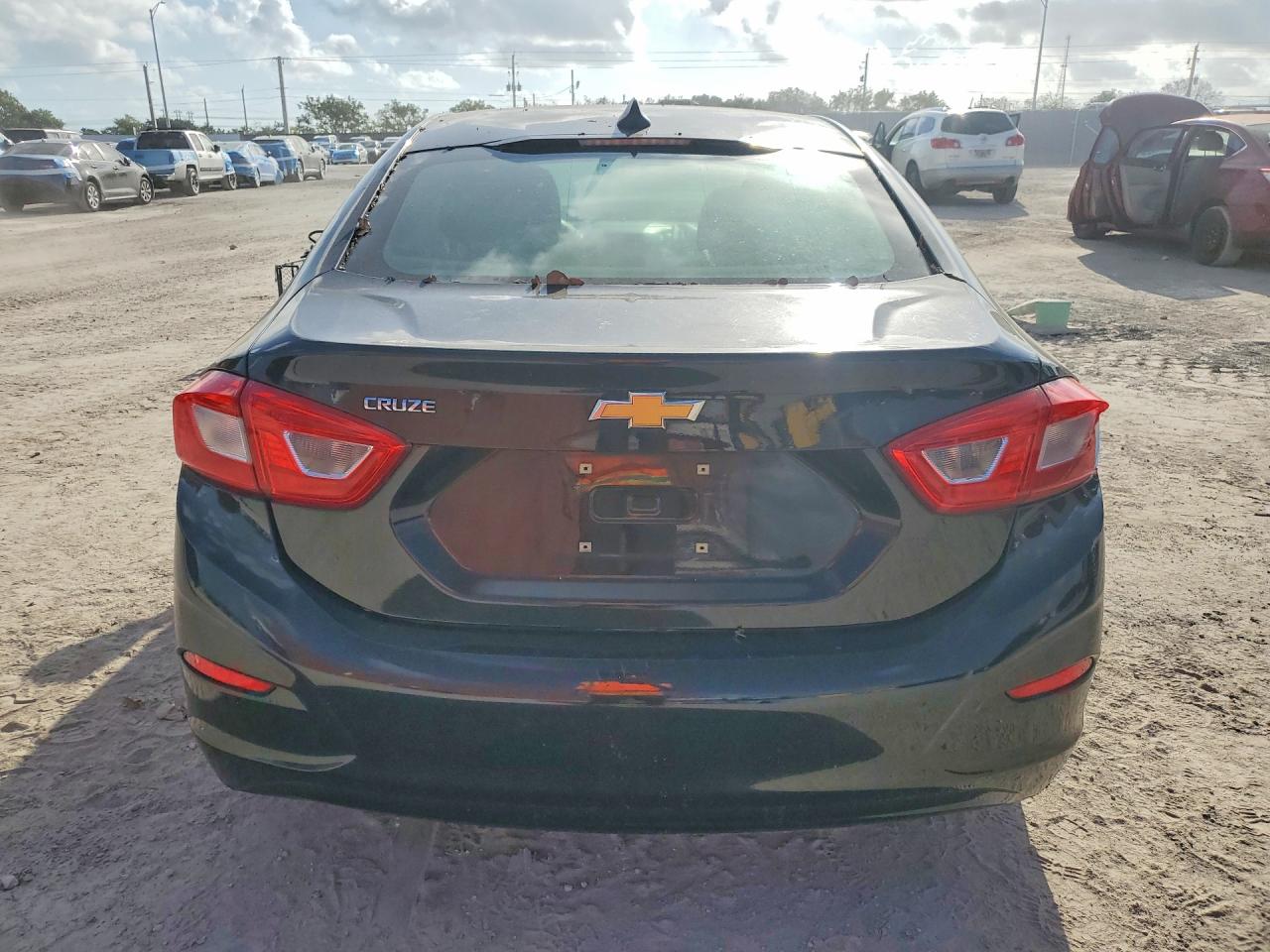 2017 CHEVROLET CRUZE LS photo 11