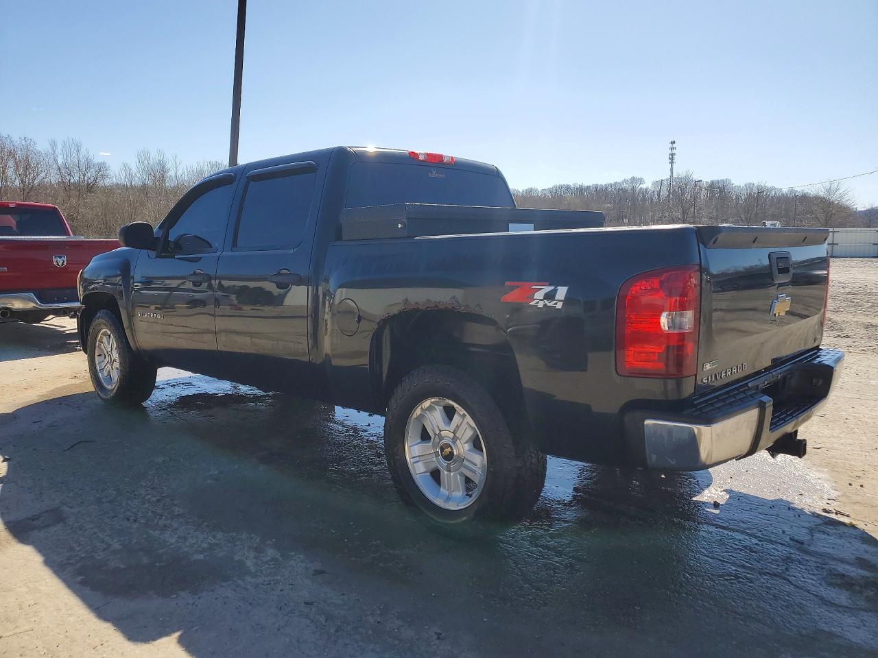 2010 CHEVROLET SILVERADO K1500 LT photo 2