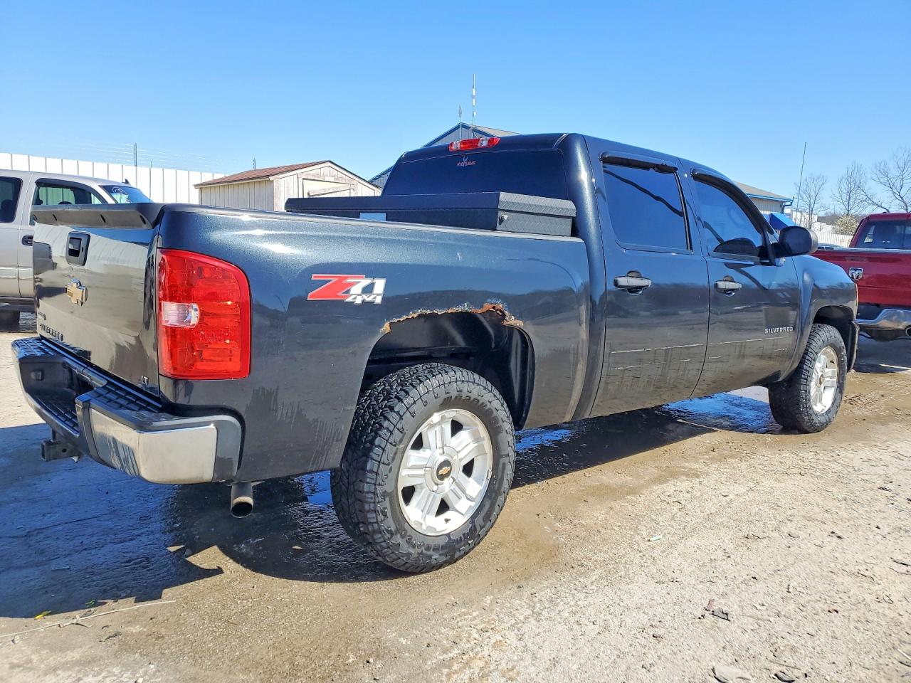 2010 CHEVROLET SILVERADO K1500 LT photo 3