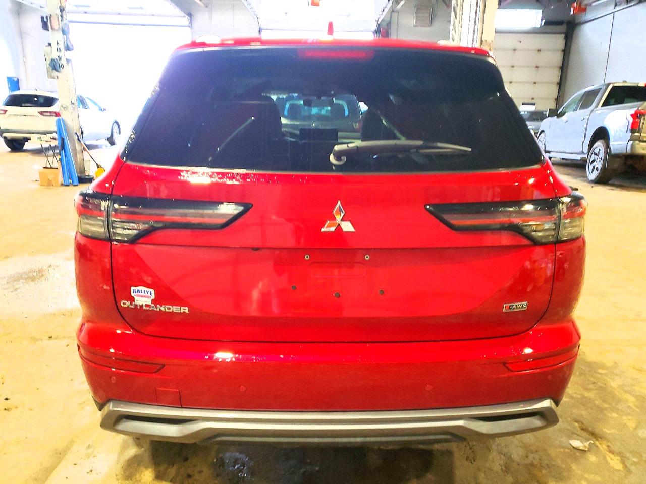 2025 MITSUBISHI OUTLANDER SE photo 6