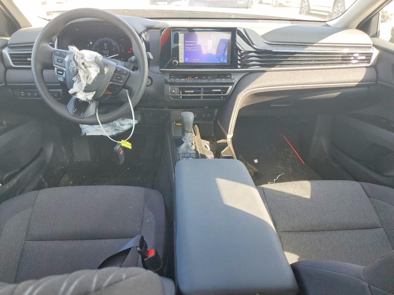 2025 TOYOTA CAMRY LE photo 8