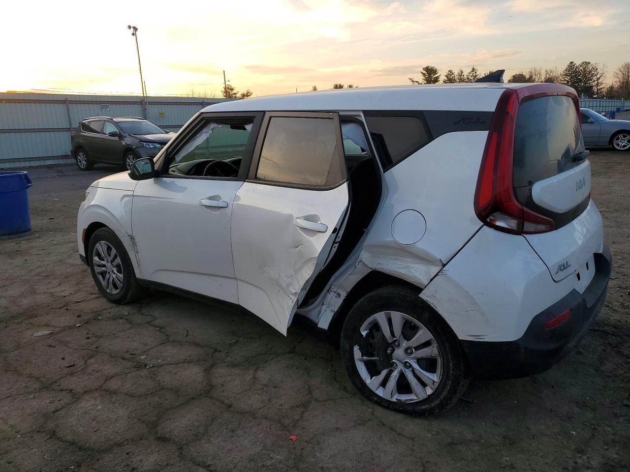 2022 KIA SOUL photo 3