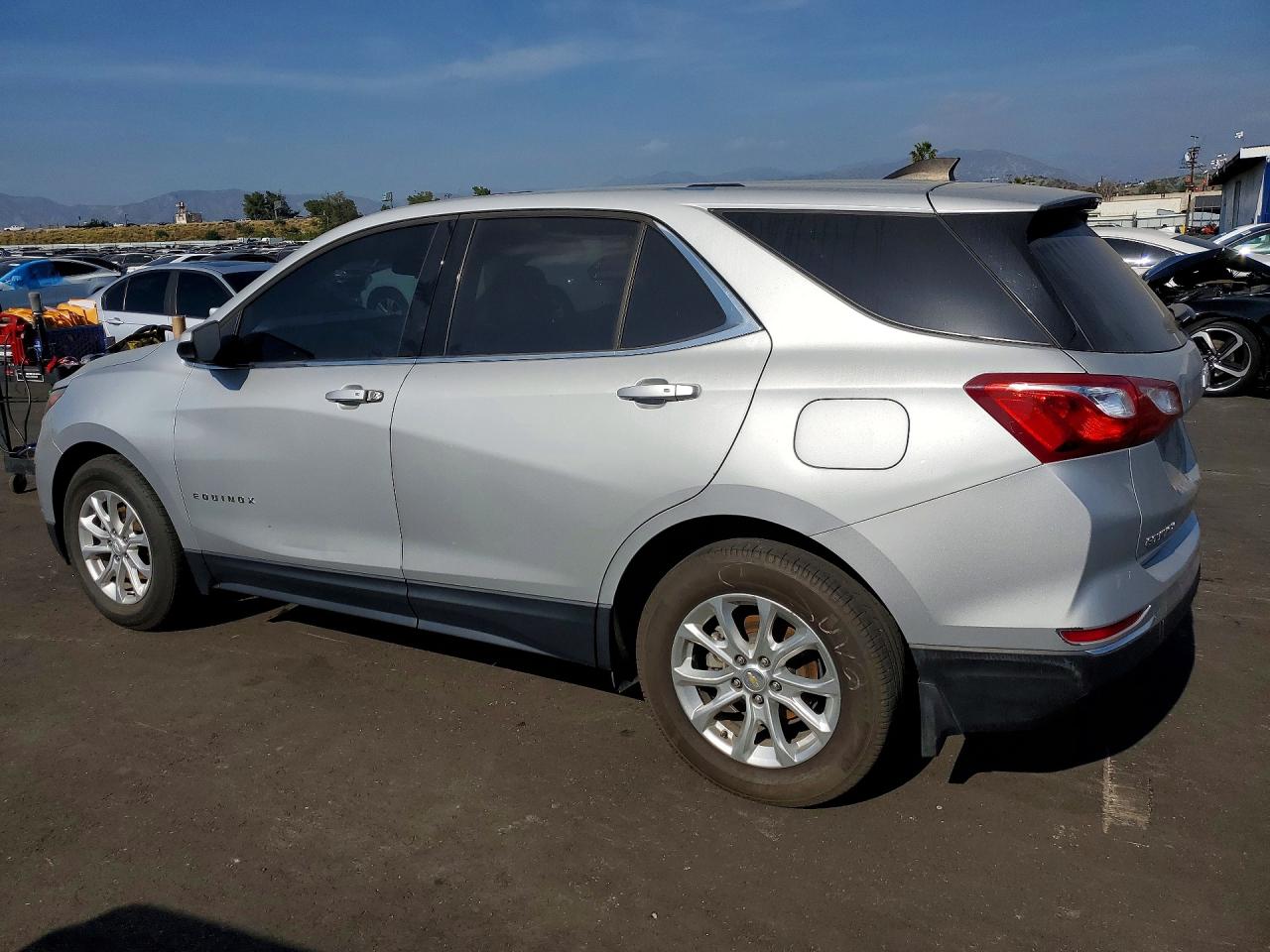 2019 CHEVROLET EQUINOX LT photo 4