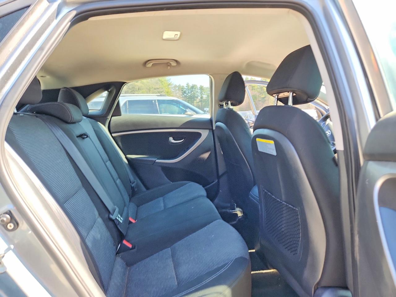 2017 HYUNDAI ELANTRA GT BASE photo 28