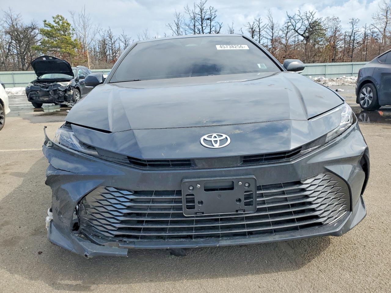 2025 TOYOTA CAMRY XLE photo 9