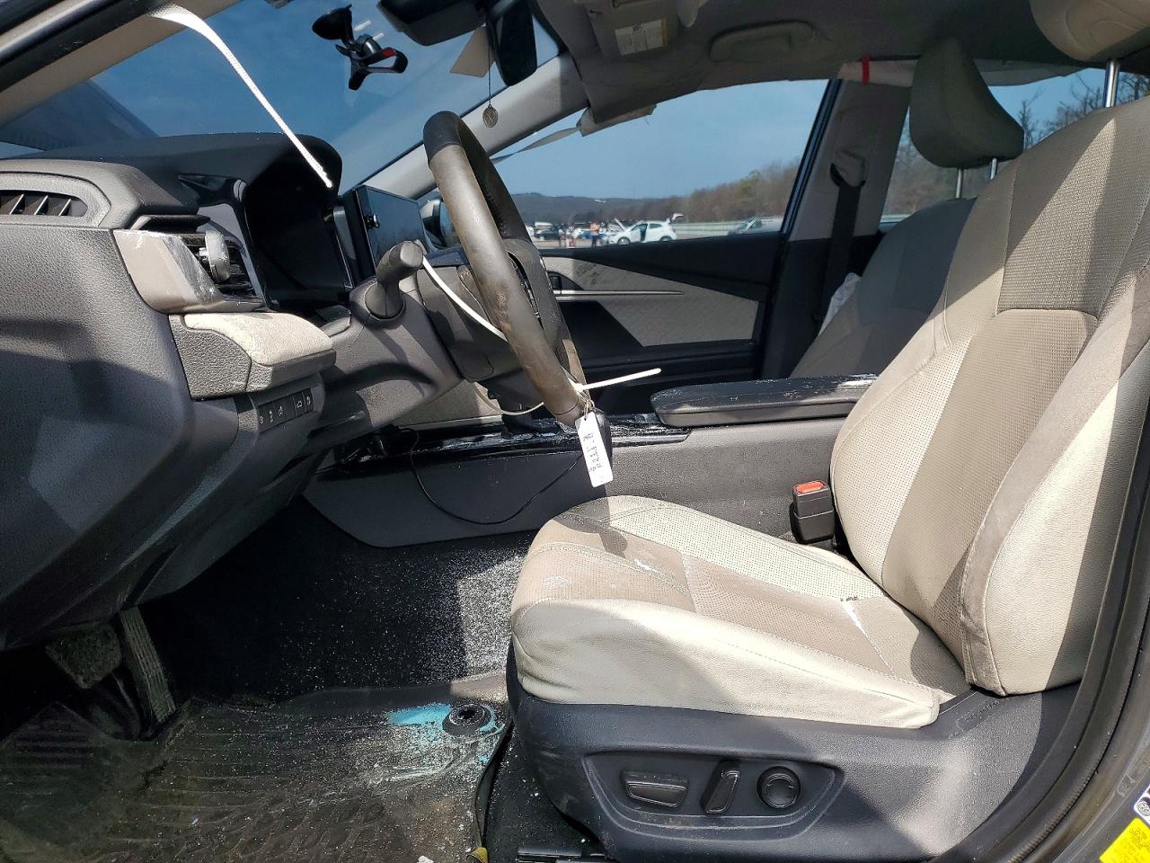 2025 TOYOTA CAMRY XLE photo 13