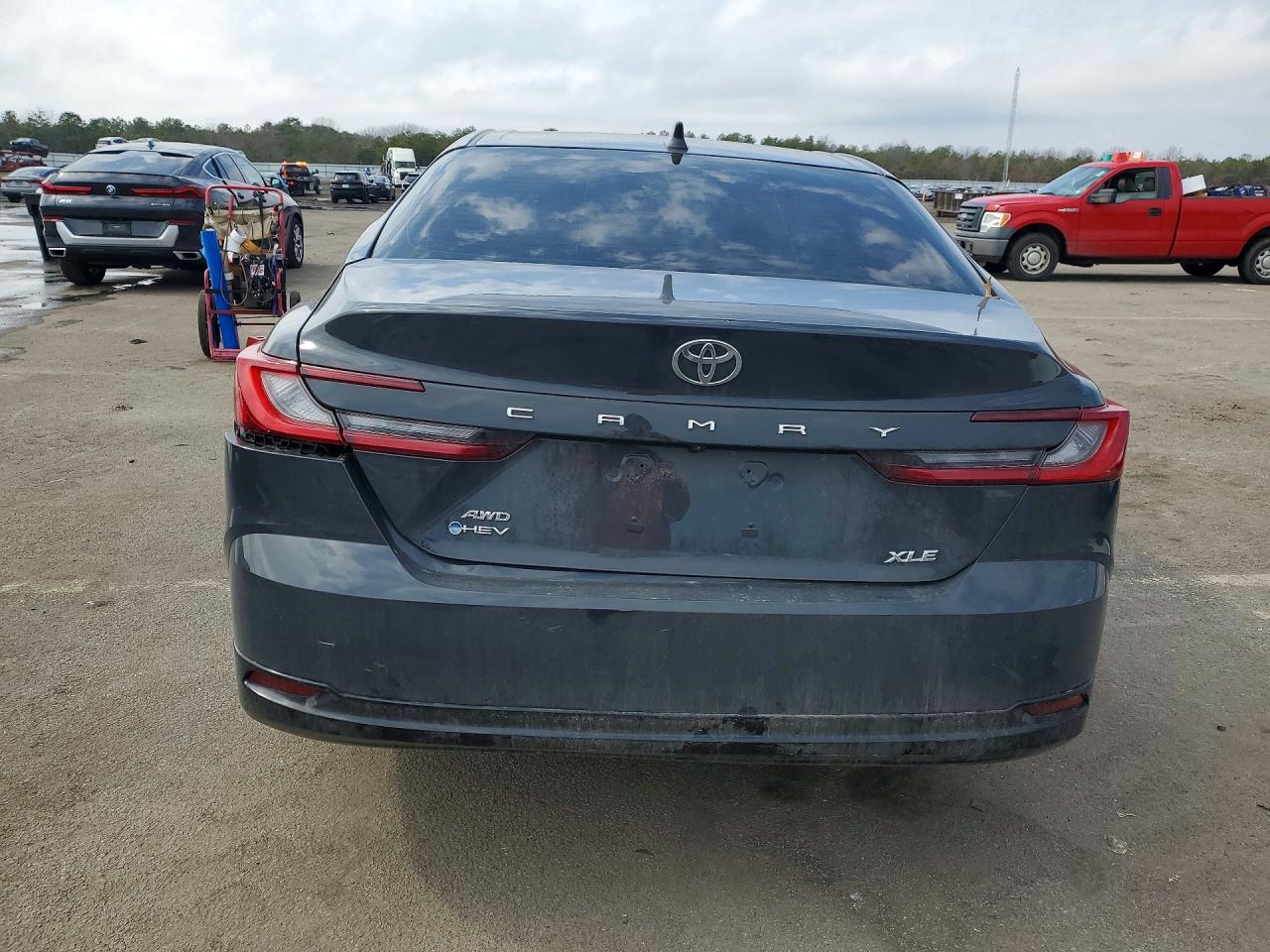 2025 TOYOTA CAMRY XLE photo 11
