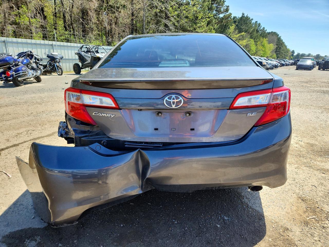 2014 TOYOTA CAMRY SE photo 6