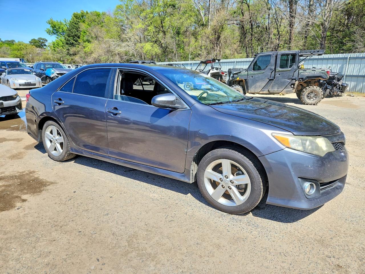 2014 TOYOTA CAMRY SE photo 4